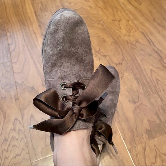 Ron white Harlowe Suede Bootie, made in Italy, size 5. - Picture 5 of 9